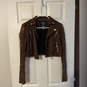 Lace sleeve crap top faux leather half jacket